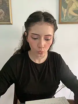 LiliJones  online show from November 27, 2025, 4:07 pm