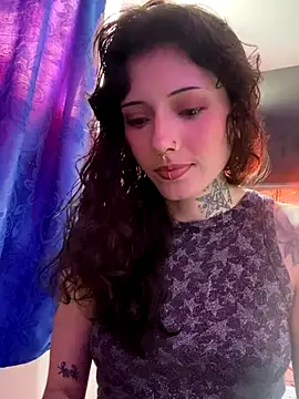 LiliJones  online show from November 5, 2025, 4:21 pm