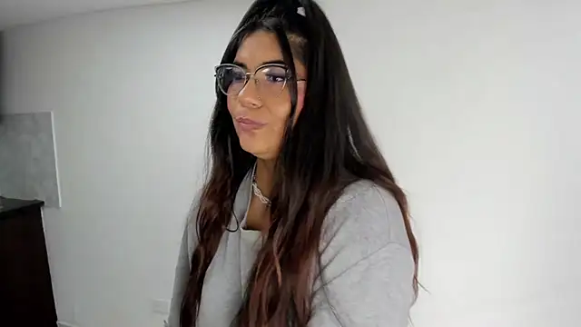 Snapshot of Luna_Dumont chatting on November 16, 2025, 11:19 pm Luna Dumont online show from November 16, 2025, 11:19 pm