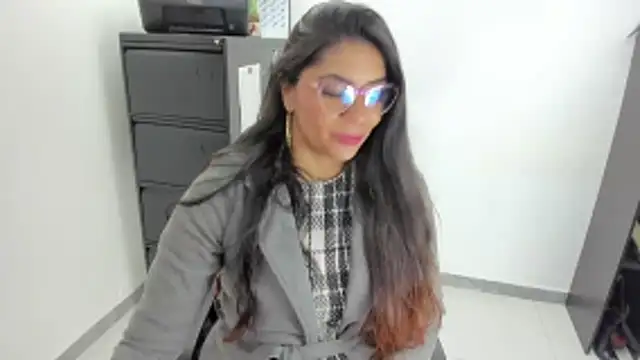 Snapshot of Luna_Dumont chatting on May 18, 2026, 11:37 am Luna Dumont online show from May 18, 2026, 11:37 am