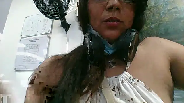 Snapshot of Luna_Dumont chatting on February 10, 2026, 2:16 pm Luna Dumont online show from February 10, 2026, 2:16 pm