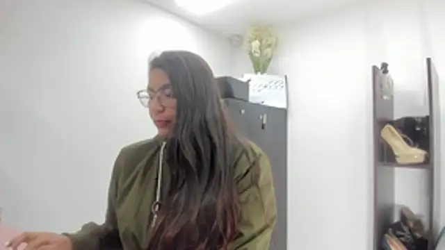 Snapshot of Luna_Dumont chatting on January 12, 2026, 11:17 am Luna Dumont online show from January 12, 2026, 11:17 am