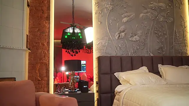 eva fashionista online show from March 15, 2025, 3:29 am