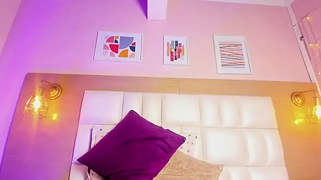 Dollar-girl online show from February 17, 2025, 4:42 am