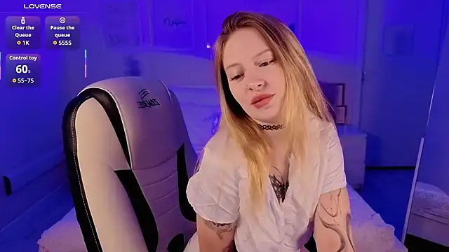 Snapshot of Veronica_Blush chatting on December 5, 2025, 8:46 am Veronica Blush online show from December 5, 2025, 8:46 am