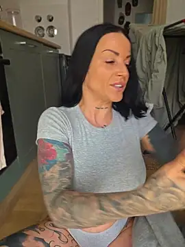 Snapshot of EmilyDiazofficial chatting on May 10, 2026, 9:13 am EmilyDiazofficial online show from May 10, 2026, 9:13 am