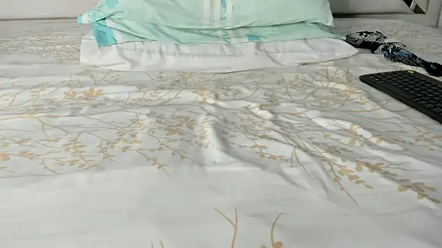 Snapshot of maybelline69 chatting on October 1, 2025, 10:35 pm maybelline69 online show from October 1, 2025, 10:35 pm