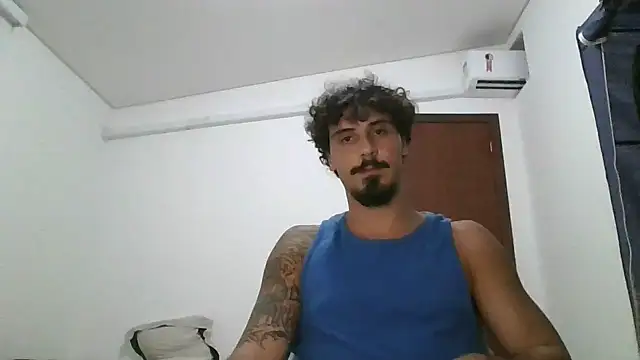 Snapshot of milkoffe chatting on February 5, 2026, 4:08 am milkoffe online show from February 5, 2026, 4:08 am