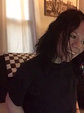 Snapshot of SidneyRaee chatting on November 17, 2025, 7:18 pm SidneyRaee online show from November 17, 2025, 7:18 pm