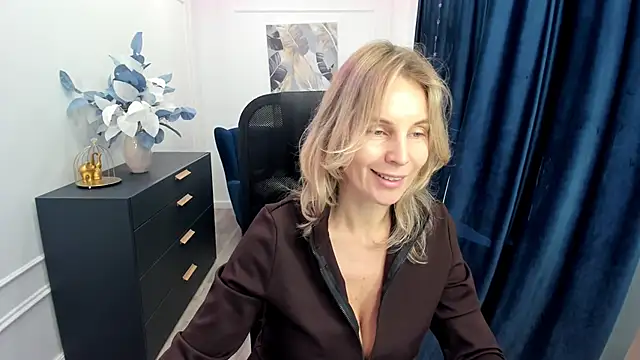 Snapshot of Sinty_Devis chatting on November 16, 2025, 11:15 am Sinty Devis online show from November 16, 2025, 11:15 am