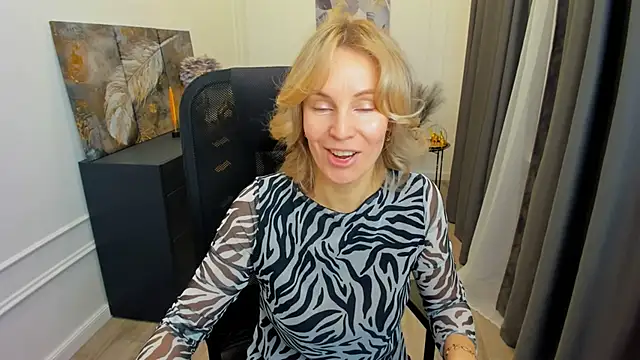 Sinty Devis online show from April 14, 2026, 4:28 am