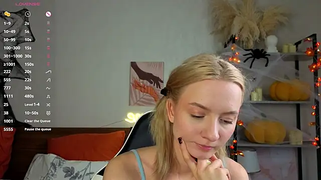 Snapshot of IdaValenti chatting on November 3, 2025, 11:08 pm IdaValenti online show from November 3, 2025, 11:08 pm