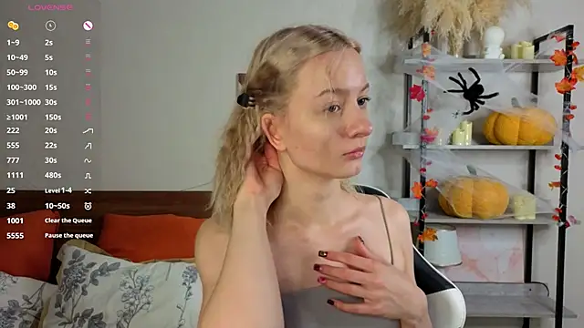 Snapshot of IdaValenti chatting on November 7, 2025, 11:08 pm IdaValenti online show from November 7, 2025, 11:08 pm