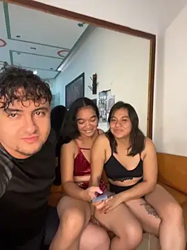 Snapshot of Nina-Eros1 chatting on February 5, 2026, 8:15 pm Nina-Eros1 online show from February 5, 2026, 8:15 pm