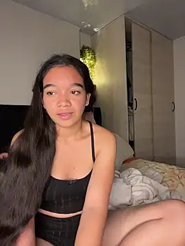 Snapshot of Nina-Eros1 chatting on February 21, 2026, 11:40 pm Nina-Eros1 online show from February 21, 2026, 11:40 pm