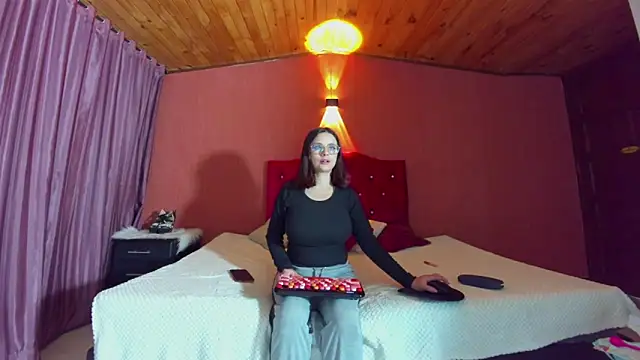 kassandra james online show from January 6, 2026, 12:03 am