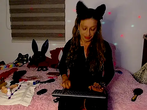 Gikitrans76 online show from April 13, 2026, 11:42 pm