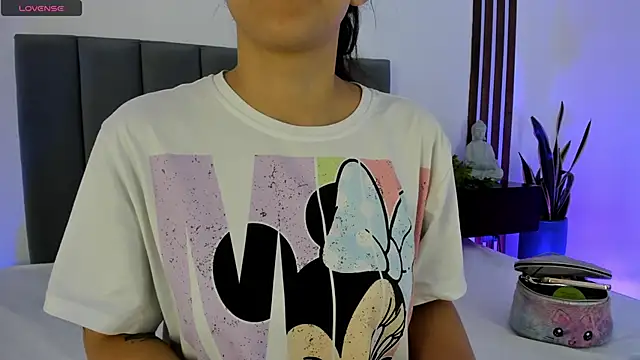 Snapshot of moll1e_ chatting on March 15, 2025, 12:02 pm moll1e online show from March 15, 2025, 12:02 pm