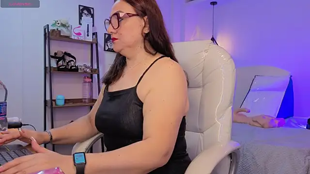 lady nylon  online show from November 7, 2025, 12:10 pm