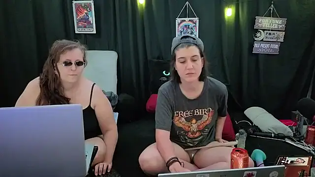 Snapshot of Sexy_Mama-69 chatting on November 21, 2025, 4:28 pm Sexy Mama-69 online show from November 21, 2025, 4:28 pm