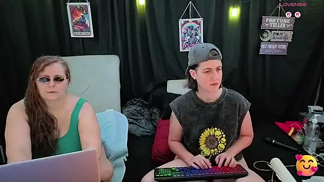 Snapshot of Sexy_Mama-69 chatting on November 13, 2025, 4:33 pm Sexy Mama-69 online show from November 13, 2025, 4:33 pm