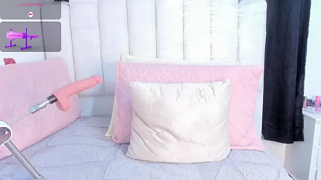 RoxannaBlanche online show from March 21, 2026, 1:15 pm