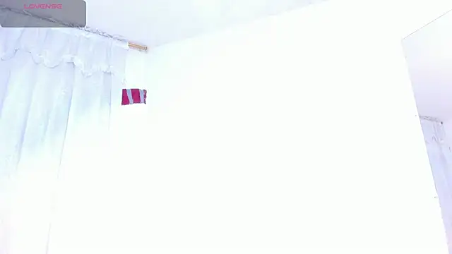 RoxannaBlanche online show from November 9, 2025, 1:59 pm