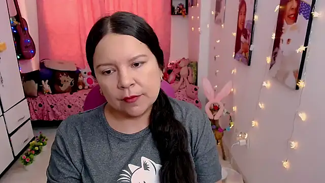 claryssa  online show from April 12, 2026, 7:28 pm