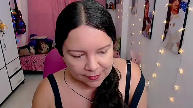 Snapshot of claryssa_ chatting on May 4, 2026, 10:34 pm claryssa online show from May 4, 2026, 10:34 pm