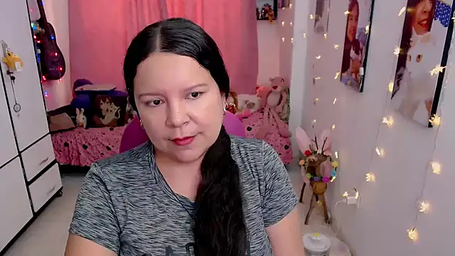 Snapshot of claryssa_ chatting on May 6, 2026, 9:52 pm claryssa online show from May 6, 2026, 9:52 pm