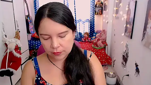 Snapshot of claryssa_ chatting on December 6, 2024, 4:12 pm claryssa online show from December 6, 2024, 4:12 pm