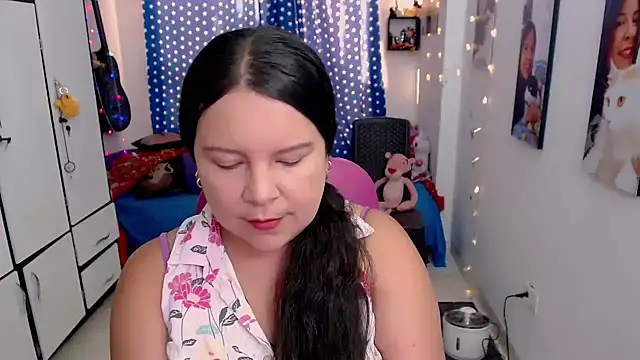 Snapshot of claryssa_ chatting on November 21, 2025, 8:30 pm claryssa online show from November 21, 2025, 8:30 pm