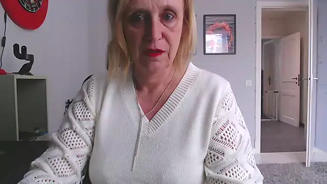 Snapshot of legalyblond chatting on May 8, 2026, 7:34 am legalyblond online show from May 8, 2026, 7:34 am