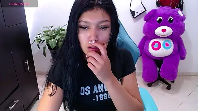 emily rosse04 online show from April 16, 2026, 5:03 pm