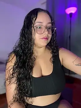 Snapshot of CurlyGirl_1 chatting on February 19, 2026, 10:07 pm CurlyGirl 1 online show from February 19, 2026, 10:07 pm