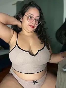 Snapshot of CurlyGirl_1 chatting on December 20, 2025, 10:45 pm CurlyGirl 1 online show from December 20, 2025, 10:45 pm