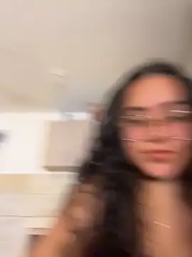 Snapshot of CurlyGirl_1 chatting on December 22, 2025, 10:43 pm CurlyGirl 1 online show from December 22, 2025, 10:43 pm