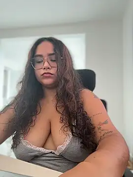 Snapshot of CurlyGirl_1 chatting on July 26, 2026, 5:42 pm CurlyGirl 1 online show from July 26, 2026, 5:42 pm