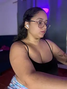 Snapshot of CurlyGirl_1 chatting on January 31, 2026, 7:56 pm CurlyGirl 1 online show from January 31, 2026, 7:56 pm