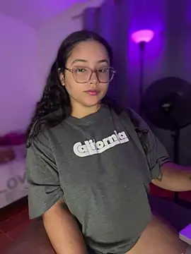 Snapshot of CurlyGirl_1 chatting on February 21, 2026, 2:02 am CurlyGirl 1 online show from February 21, 2026, 2:02 am