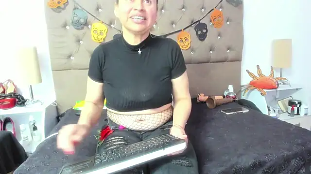 Snapshot of SheraHadee chatting on November 1, 2025, 9:41 pm SheraHadee online show from November 1, 2025, 9:41 pm