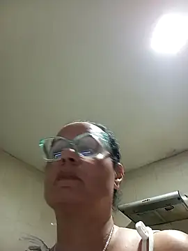 Snapshot of Eunice73 chatting on December 4, 2024, 11:19 pm Eunice73 online show from December 4, 2024, 11:19 pm