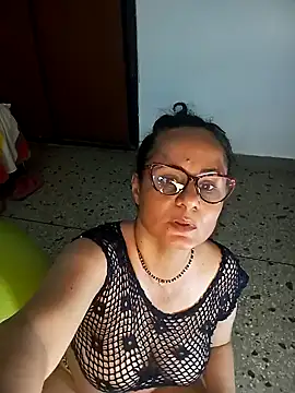 Snapshot of Eunice73 chatting on February 10, 2025, 10:09 pm Eunice73 online show from February 10, 2025, 10:09 pm