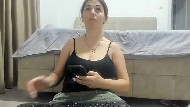 Snapshot of Hottalicia2 chatting on February 25, 2026, 4:29 pm Hottalicia2 online show from February 25, 2026, 4:29 pm