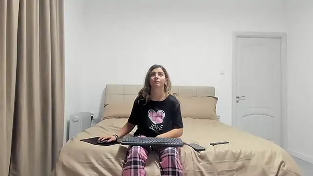 Snapshot of Hottalicia2 chatting on November 27, 2025, 9:37 pm Hottalicia2 online show from November 27, 2025, 9:37 pm