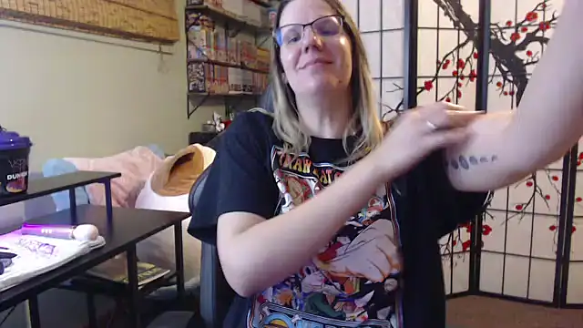 Snapshot of Sarahtineke chatting on February 12, 2026, 10:31 pm Sarahtineke online show from February 12, 2026, 10:31 pm