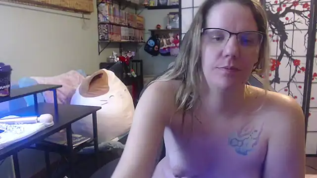 Snapshot of Sarahtineke chatting on February 14, 2026, 5:40 am Sarahtineke online show from February 14, 2026, 5:40 am