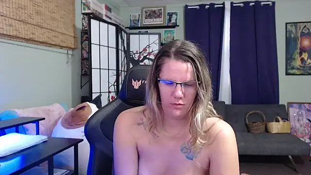 Snapshot of Sarahtineke chatting on November 25, 2025, 4:07 pm Sarahtineke online show from November 25, 2025, 4:07 pm