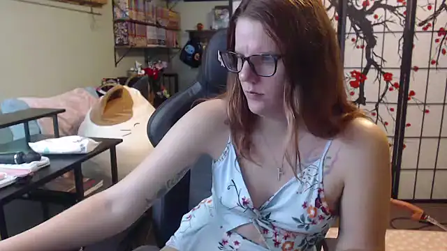 Sarahtineke online show from March 24, 2026, 4:07 pm