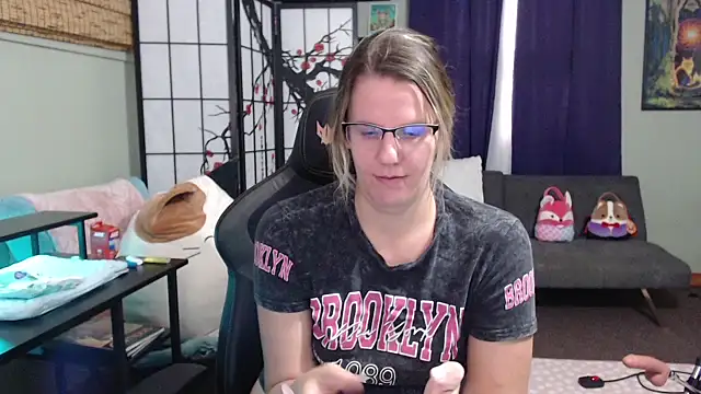 Snapshot of Sarahtineke chatting on October 22, 2025, 5:12 pm Sarahtineke online show from October 22, 2025, 5:12 pm